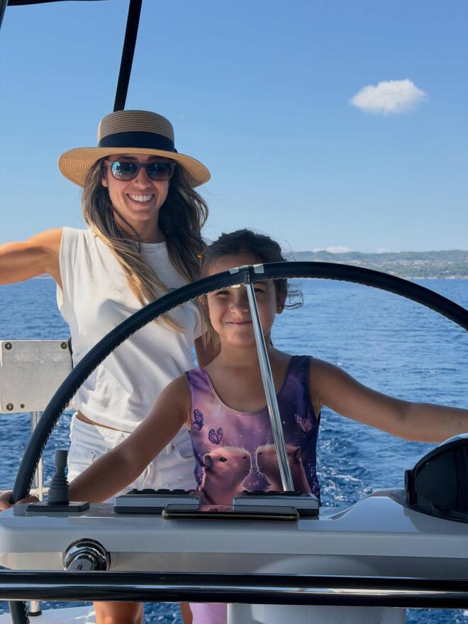 Ελένη Χατζίδου: Ο μπαμπάς της βούτηξε στη θάλασσα μετά από χρόνια – Η συγκίνησή της