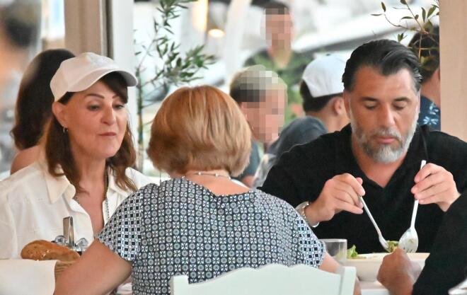 Νία Βαρντάλος: Με τον σύντροφό της Σπύρο Κατσαγάνη στην Αντίπαρο