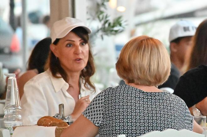 Νία Βαρντάλος: Με τον σύντροφό της Σπύρο Κατσαγάνη στην Αντίπαρο