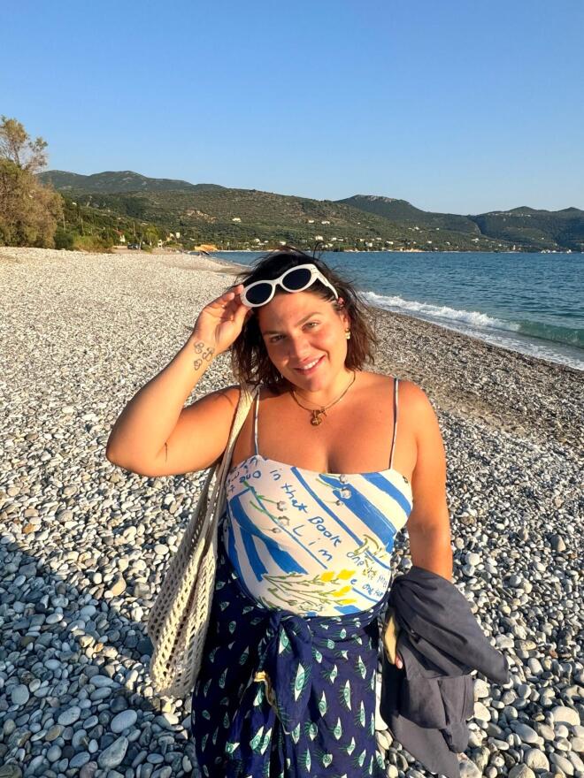 Η Δανάη Μπάρκα στο αγαπημένο της νησί τη Σέριφο