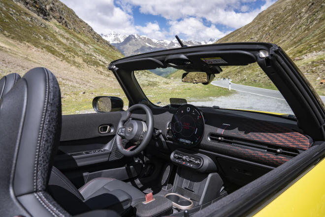 MINI John Cooper Works Cabrio: Κορυφαίες επιδόσεις
