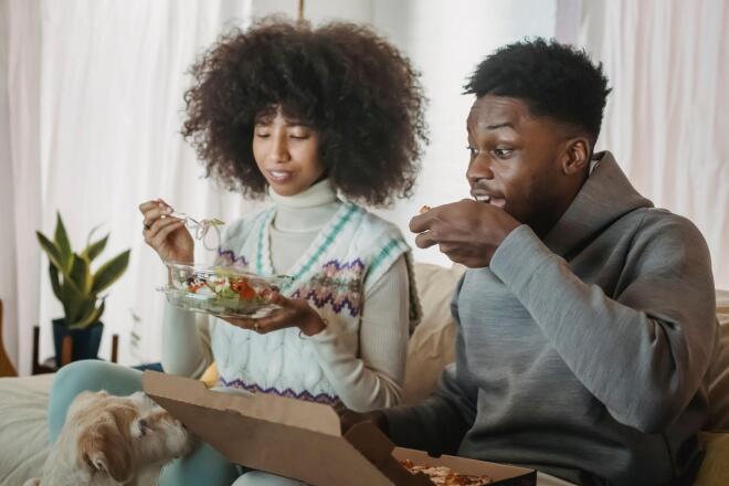 Food Divorce: Γιατί όλο και περισσότερα ζευγάρια τρώνε πλέον χωριστά;