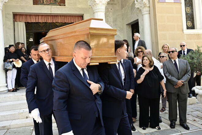 Στέφανος Μάνος κηδεία