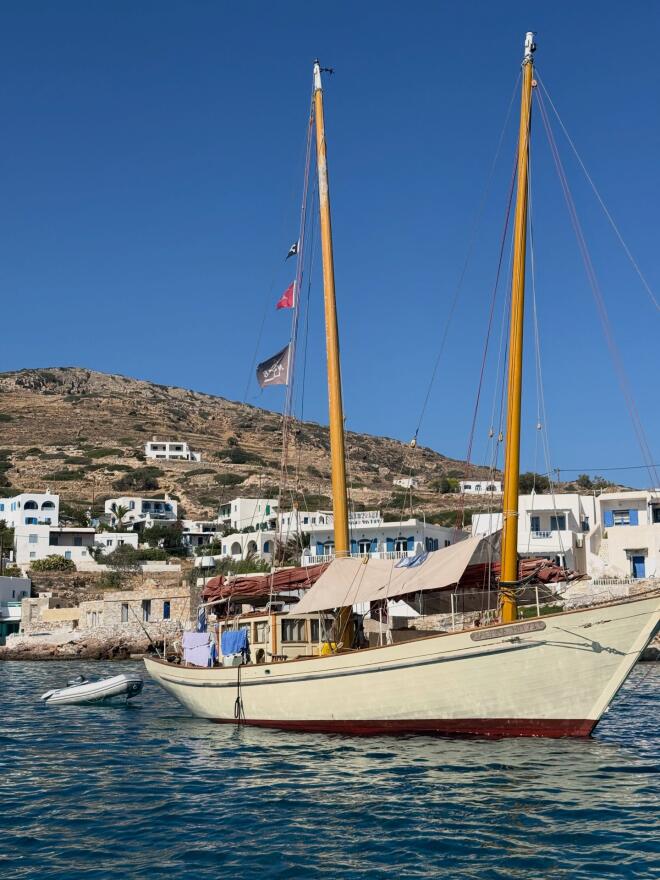 Σταματίνα Τσιμτσιλή: Ποζάρει με το πορτοκαλί της μπικίνι στη Σίκινο