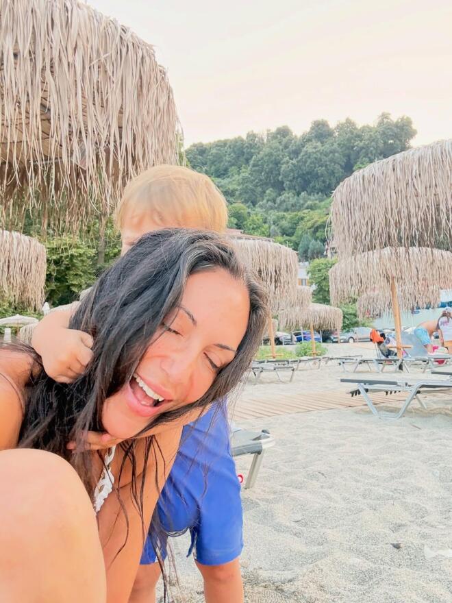 Ανθή Βούλγαρη: Καλοκαιρινές στιγμές με τον σύζυγό της & τον γιο τους