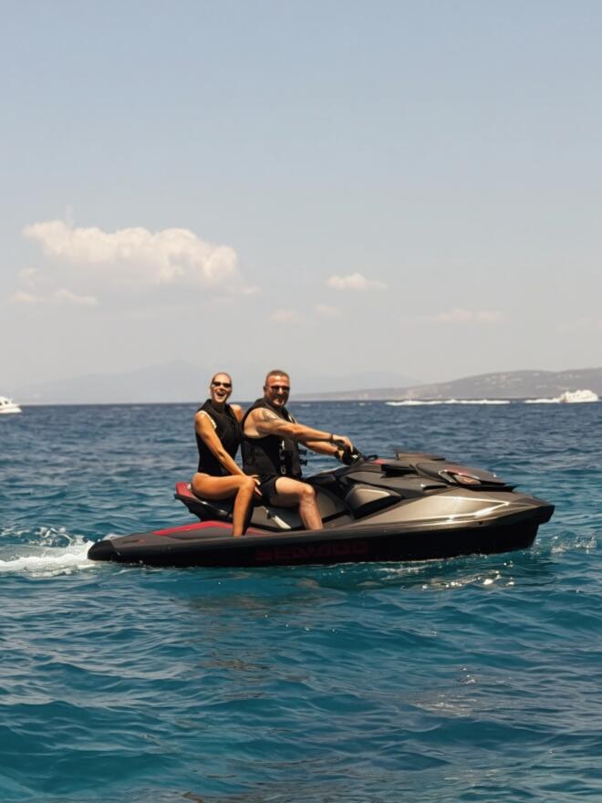 Υβόννη Μπόσνιακ - Αντώνης Ρέμος σε jet ski/ instagram