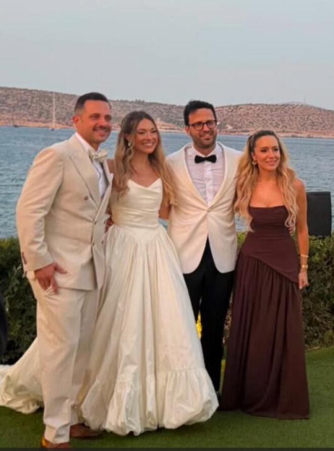 Καλομοίρα - Μπούσαλης: Έγιναν κουμπάροι σε γάμο αγαπημένων φίλων τους