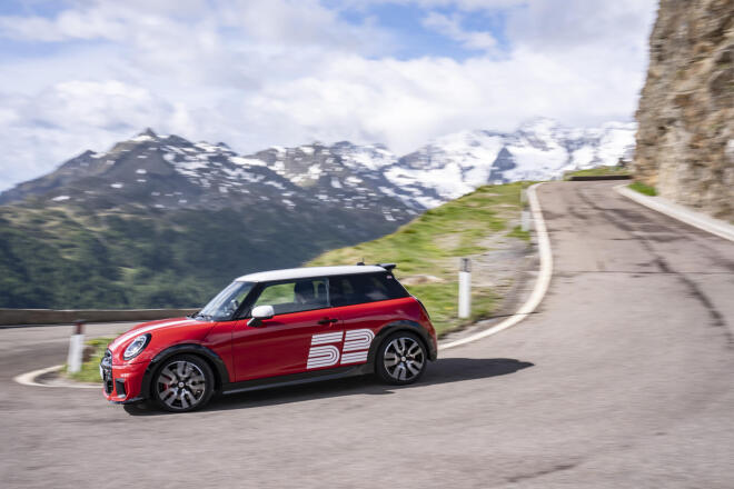 Το MINI 1965 Victory Edition τιμά την ιστορική νίκη στο Ράλι Μόντε Κάρλο