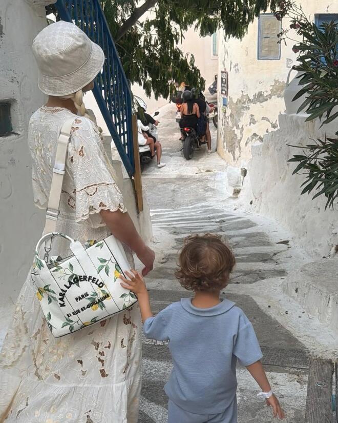Πάρις Χίλτον: Ποια ελληνικά νησιά επέλεξε για τις καλοκαιρινές διακοπές της