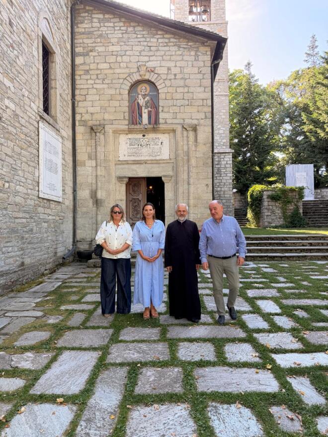 Η Όλγα Κεφαλογιάννη στον Ιερό Ναό του Αγίου Νικολάου στο Νυμφαίο Φλώρινας