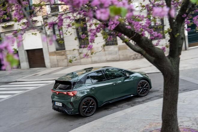 CUPRA BORN: Σε ποια σημεία ανανεώθηκε