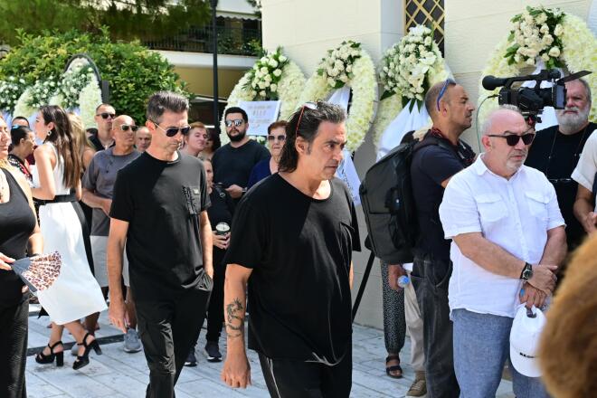 O Διονύσης Σχοινάς στην κηδεία του Δημήτρη Κόκοτα/ ΙΝΤΙΜΕ Xαλκιόπουλος Νίκος