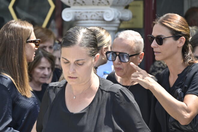 Kηδεία Δημήτρη Κόκοτα: H σύζυγός του, Κατερίνα Πετράκη/ Eurokinissi