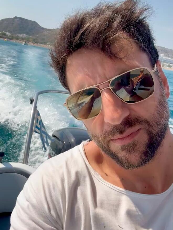 Η βόλτα του Γιώργου Χρυσοστόμου με σκάφος/ instagram