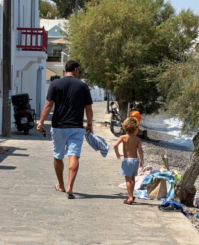 Tζένη Μπαλατσινού: Καλοκαιρινό στιγμιότυπο του Βασίλη Κικίλια με τον γιο τους, Παναγιώτη- Αντώνιο/ instagram