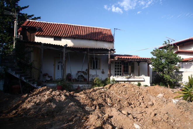 Η 68χρονη φέρεται να ομολόγησε ότι έθαψε τη μητέρα της στον κήπο του σπιτιού της για να λαμβάνει τη σύνταξή της