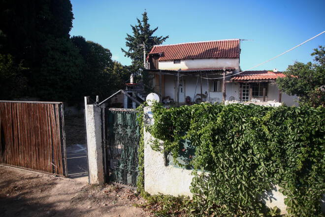 Η υπόθεση ήρθε στο φως μετά από καταγγελία της εγγονής της, η οποία ζει στην Γαλλία, που ανέφερε ότι είχε χάσει τα ίχνη της ηλικιωμένης εδώ και δέκα χρόνια
