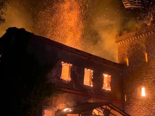 Η φωτιά στην οινοποιία Achai Clauss εκδηλώθηκε τρεις ώρες πριν από προγραμματισμένη εκδήλωση για τον τρύγο - φωτογραφία Ανδρέας Δούβρης - thebest.gr