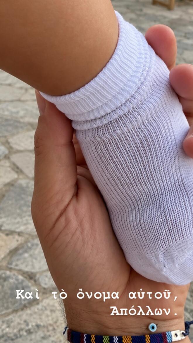 Ο Αντίνοος Αλμπάνης νονός στη βάπτιση των παιδιών του Δήμου Αναστασιάδη και της Τζένης Θεωνά