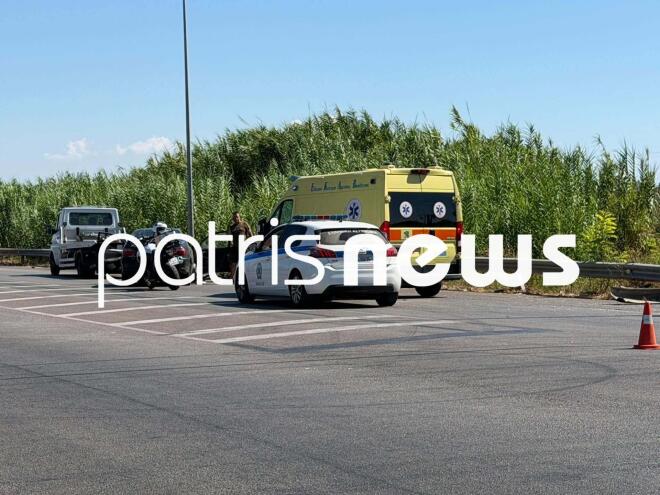 Το δυστύχημα σημειώθηκε στην Εθνική Οδό Πατρών–Πύργου, όταν, σύμφωνα με τις πρώτες πληροφορίες, ένα ΙΧ που κινούνταν από την περιοχή του Λαμπετίου επιχείρησε να διασχίσει κάθετα τον δρόμο.