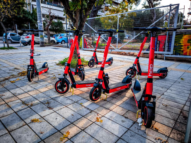 Μέσα σε δύο μέρες δύο ανήλικοι τραυματίστηκαν σοβαρά σε τροχαίο με ηλεκτρικά πατίνια σε Γλυκά Νερά και Τήνο