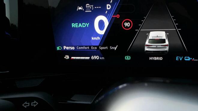 Οδηγούμε το νέο Renault Rafale Hyper Hybrid E-Tech 4x4