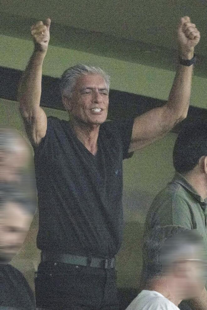Νίκος Ευαγγελάτος: Έζησε έντονα το 5-0 της ΑΕΚ μαζί με τον γιο του