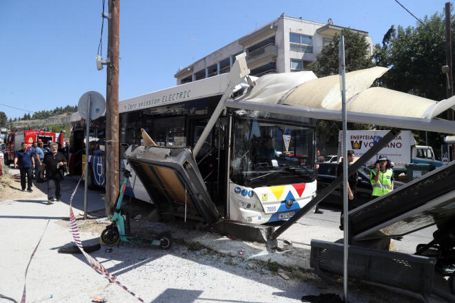 Σύγκρουση λεωφορείων στη Θεσσαλονίκη
