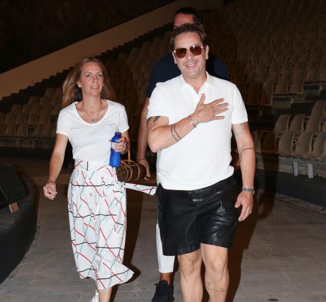 Ο Γιώργος Μαζωνάκης, με την αδελφή του, Βάσω / Φωτογραφία: NDP