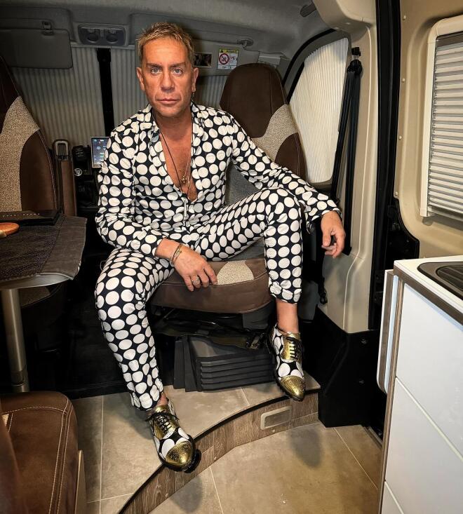 Γιώργος Μαζωνάκης: Fashion icon εντός και εκτός σκηνής / Πηγή: Instagram @georgemazonakis