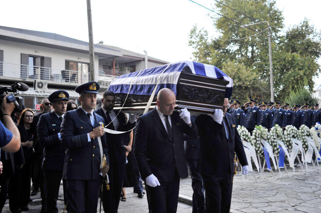 Πτώση Phantom: Σε κλίμα οδύνης η κηδεία του σμηναγού Δημήτρη Πέτρου