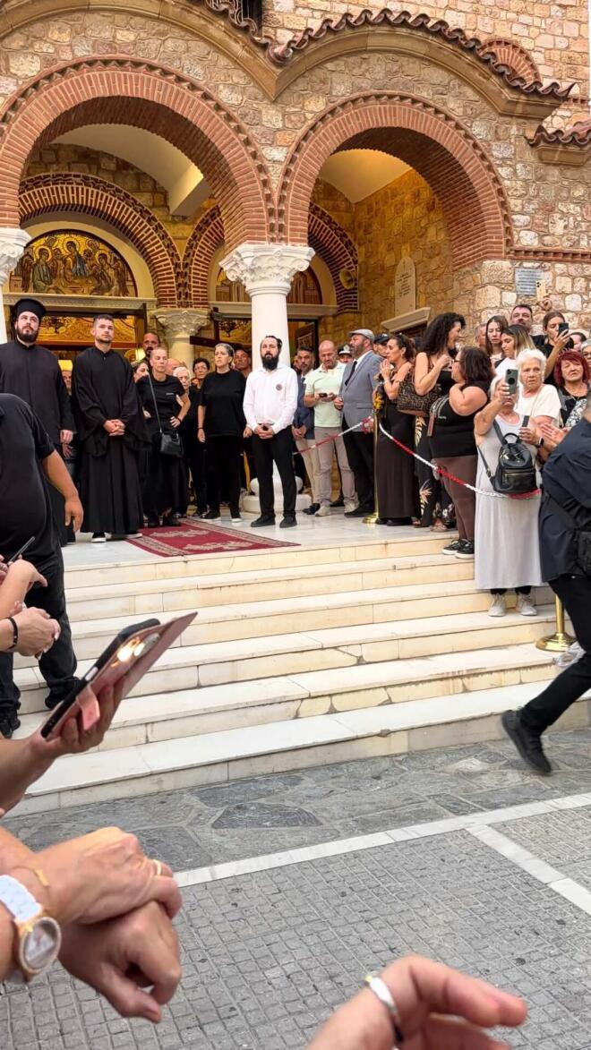 Γιώργος Μαζωνάκης: Συντετριμμένη η οικογένειά του στη λαϊκή αγρυπνία