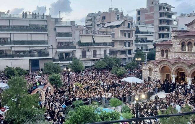 Γιώργος Μαζωνάκης: Το πλήθος στη Νίκαια ζητά απαντήσεις – «Γιατί, Γιώργο;»