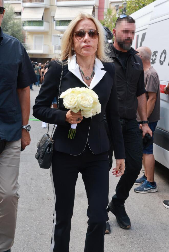 Η Μαριάννα Λάτση στην κηδεία του Γιώργου Μαζωνάκη / NDP Ανδρέας Νικολαρέας