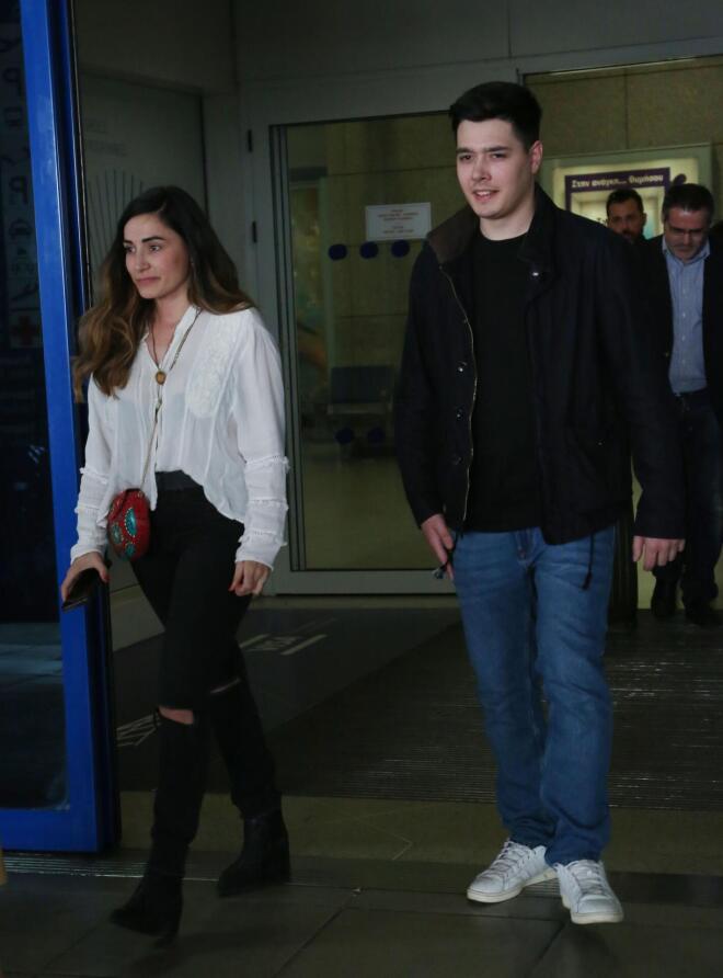 Όλγα Φαρμάκη: Ράγισαν καρδιές στην κηδεία του 32χρονου αδερφού της Μανούσου