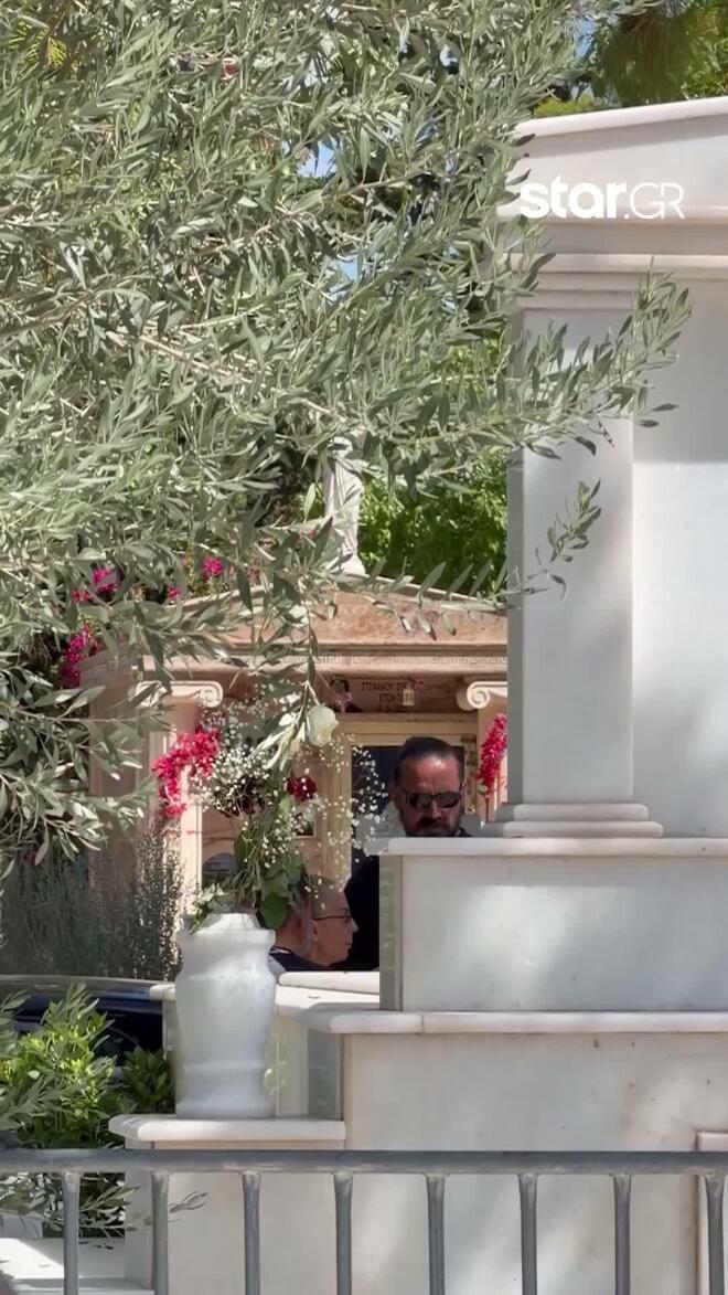 Ο σύντροφος της Βάσως Μαζωνάκη, Δημήτρης Μακρυνιώτης