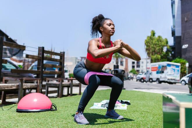 Πώς συνδέονται μακροζωία και squats; Η άσκηση-έκπληξη που πρέπει να κάνεις