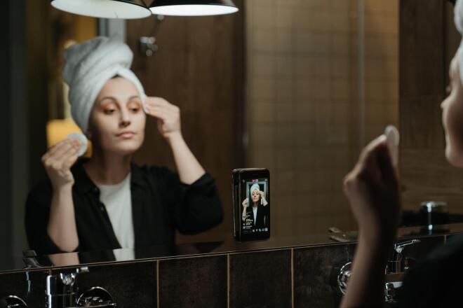 Beauty blender: Πώς θα καθαρίσεις αποτελεσματικά το σφουγγαράκι σε 8 βήματα