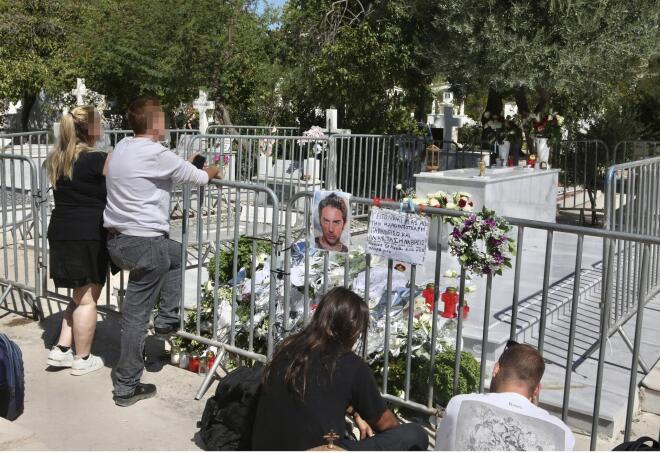 Τρισάγιο στη μνήμη του Γιώργου Μαζωνάκη/ φωτογραφίες από NDP