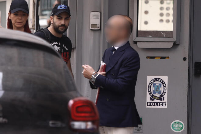 Ο σύζυγος της γιατρού που έκανε την πλασμαφαίρεση στον Γιώργο Μαζωνάκη φέρεται να είπε στους συγκρατούμενούς του ότι ήταν θέμα χρόνου να φύγει από τη ζωή ο τραγουδιστής