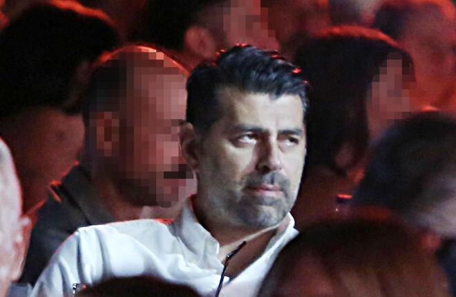 Ο σύντροφος της Νατάσας Θεοδωρίδου, Γιάννης Καρυπίδης, παρακολούθησε live τη συναυλία που έδωσε / Φωτογραφία: NDP