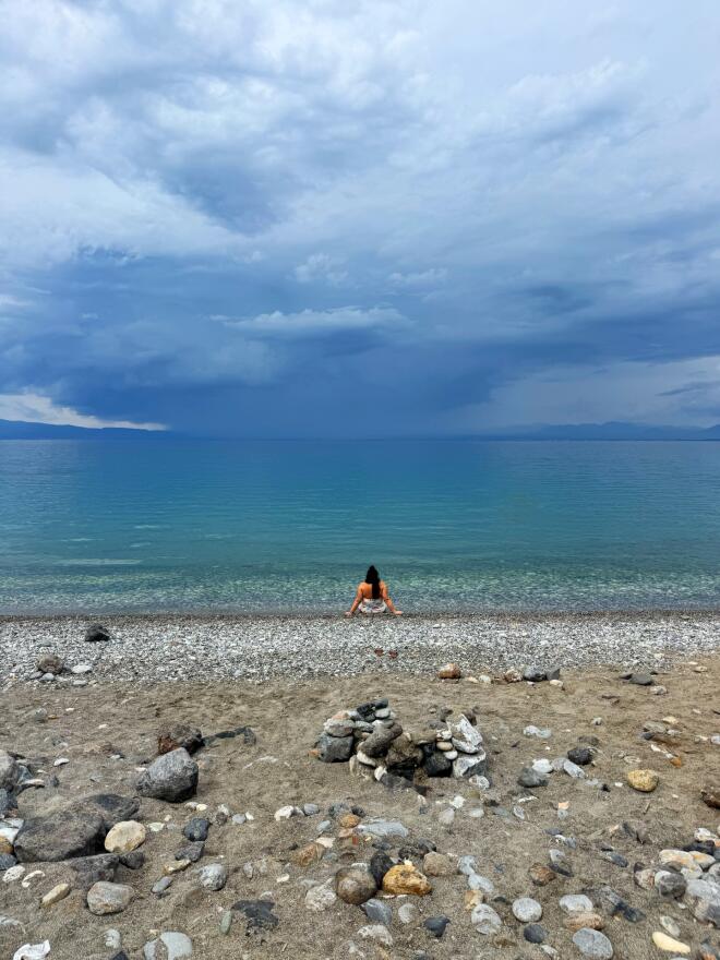 H Δανάη Μπάρκα ποζάρει με το μαγιό της σε προχωρημένη εγκυμοσύνη/ instagram