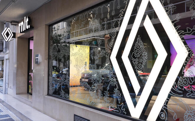 Η Renault αγκαλιάζει την τέχνη