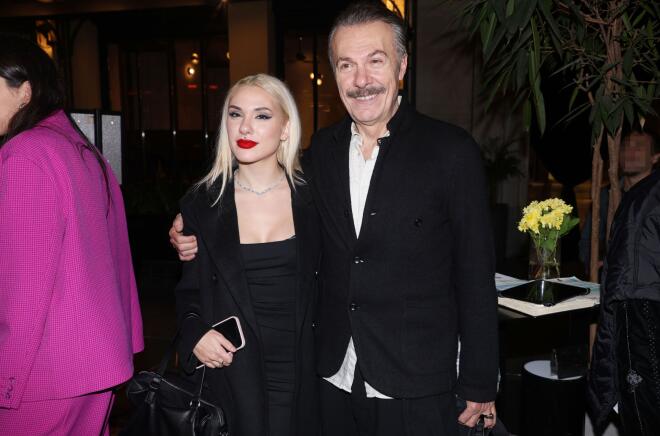 Λάζαρος Γεωργακόπουλος με την κόρη του, Joanne, τον Νοέμβριο του 2023/ NDP ΑΝΔΡΕΑΣ ΝΙΚΟΛΑΡΕΑΣ