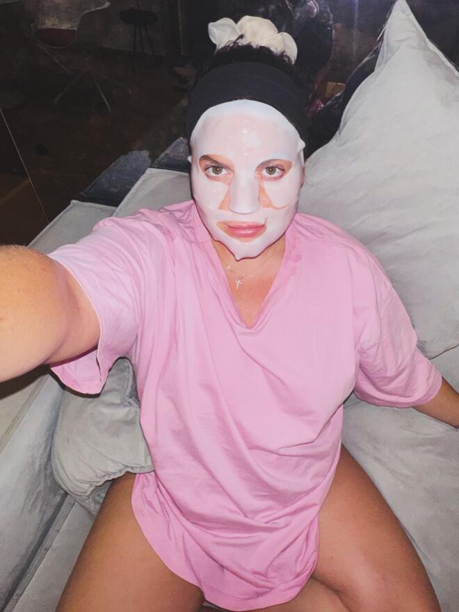 Η selfie της Δανάης Μπάρκα με μάσκα προσώπου/ instagram