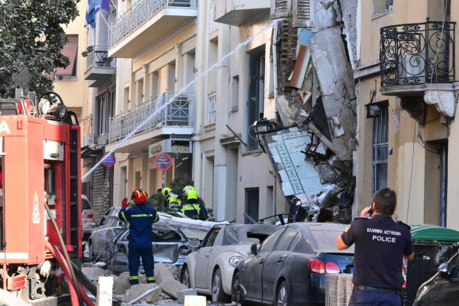 Έκρηξη στην Πλάκα: Ένας τραυματίας - Απεγκλωβίστηκε ένα άτομο