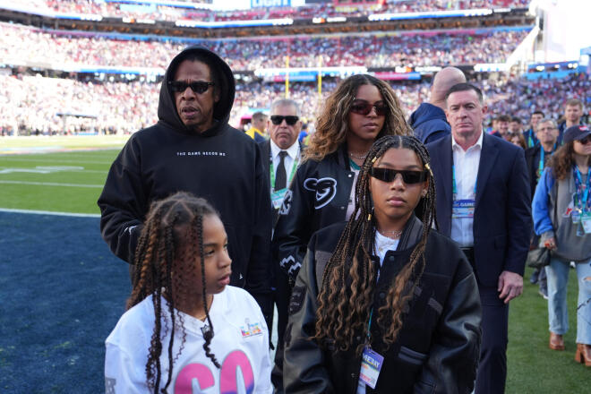 Ο Jay-Z με τα παιδιά του Blue Ivy Carter και Rumi Carter/ φωτογραφία από apimages, φωτογράφος: Frank Franklin II