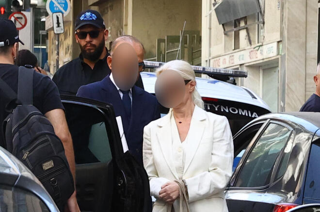 Ο υπνοθεραπευτής υποστήριξε ότι από τη στιγμή που ο Μαζωνάκης είχε κάνει υδροθεραπεία την προηγούμενη μέρα, η γιατρός δεν έπρεπε να προχωρήσει με την πλασμαφαίρεση