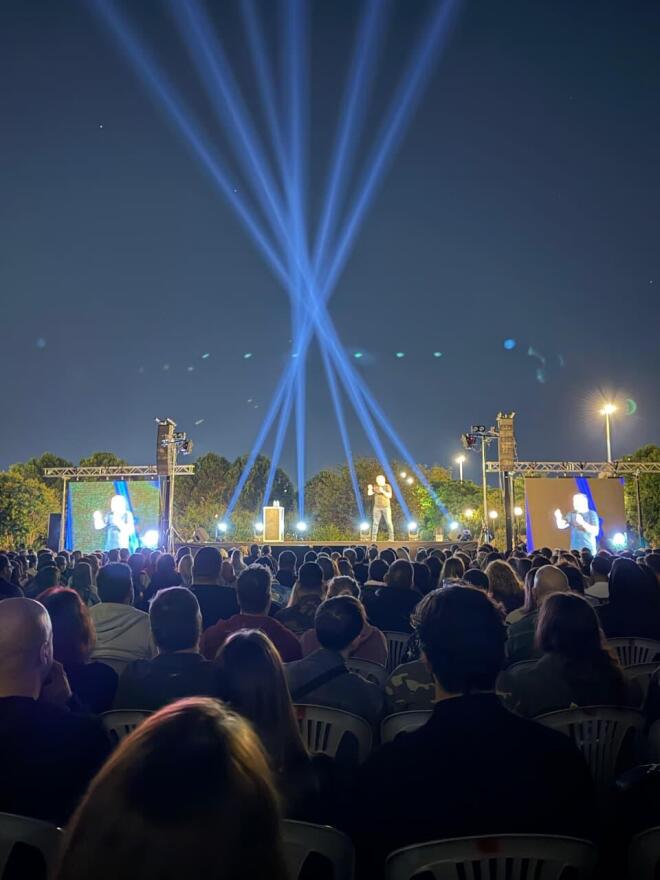 Αλέξανρος Τσουβέλας: Sold out διήμερο στο Κατράκειο με πολλούς επώνυμους