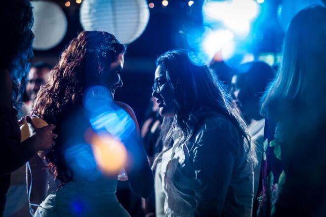 Clubbing μετά τα 40: Ποιος αποφάσισε ότι μεγαλώσαμε γι’ αυτό;